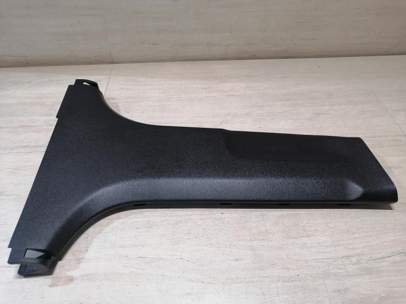 Rio 4 №1 обшивка средней стойки нижняя правая