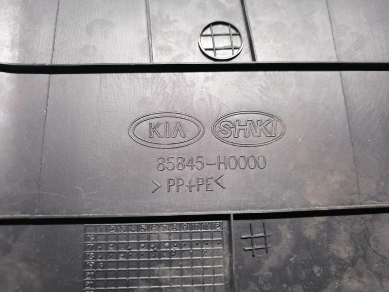 Rio 4 №1 обшивка средней стойки нижняя правая