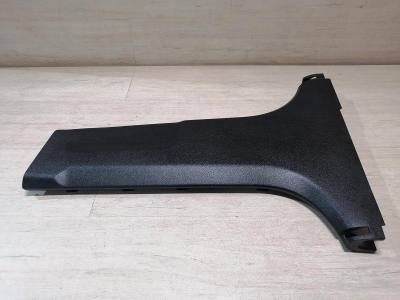 Rio 4 №1 обшивка средней стойки нижняя левая