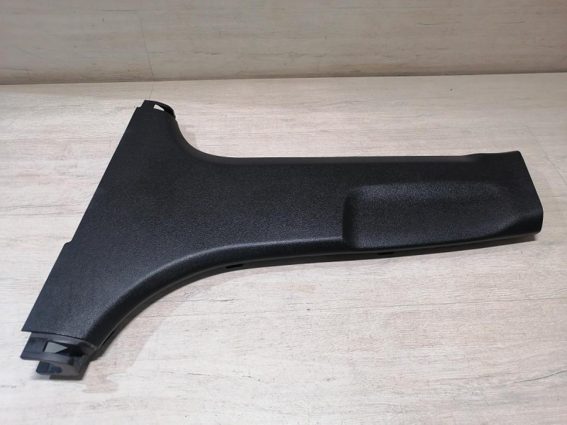 Rio 4 №1 обшивка средней стойки нижняя левая