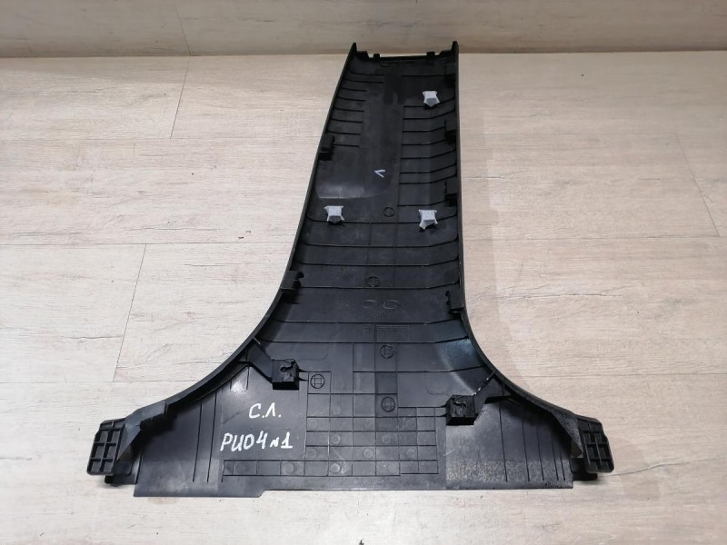 Rio 4 №1 обшивка средней стойки нижняя левая