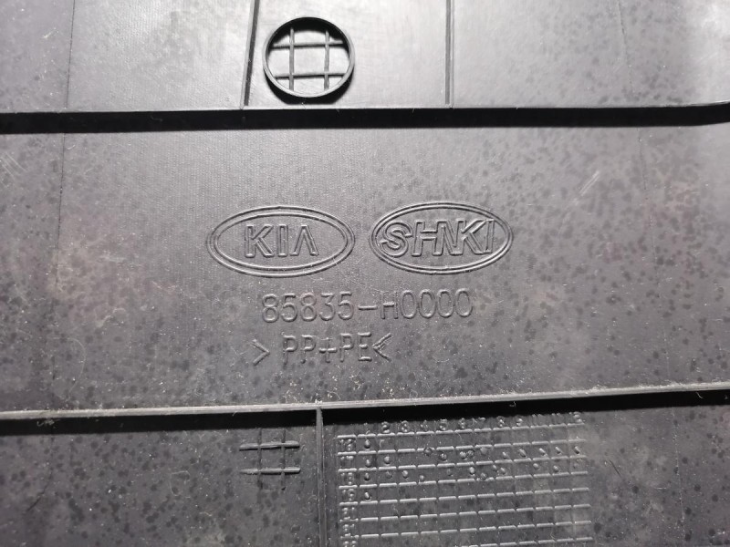 Rio 4 №1 обшивка средней стойки нижняя левая