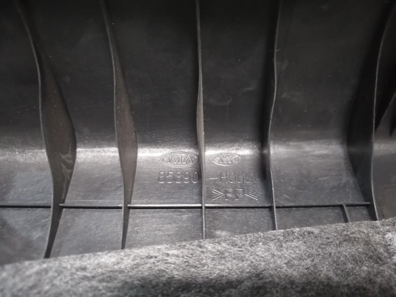 Rio 4 №1 обшивка задней стойки нижняя левая