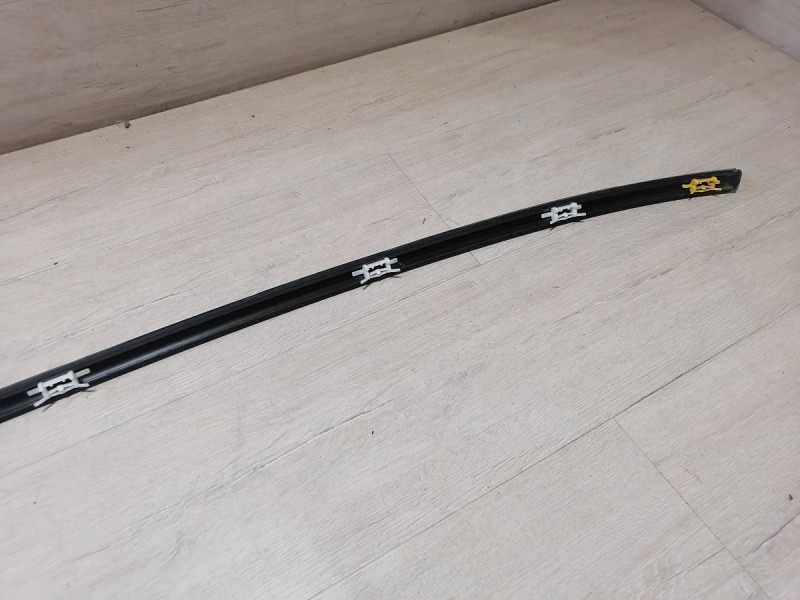 Rio 4 №1 молдинг крыши левый