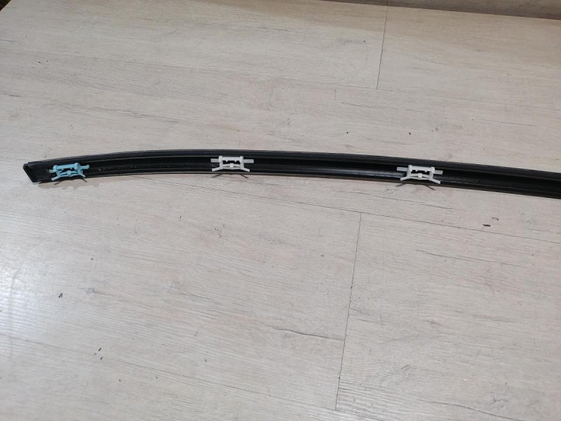 Rio 4 №1 молдинг крыши правый