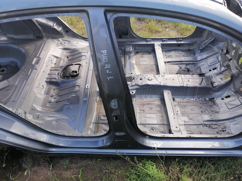 Rio 4 №1 порог правый