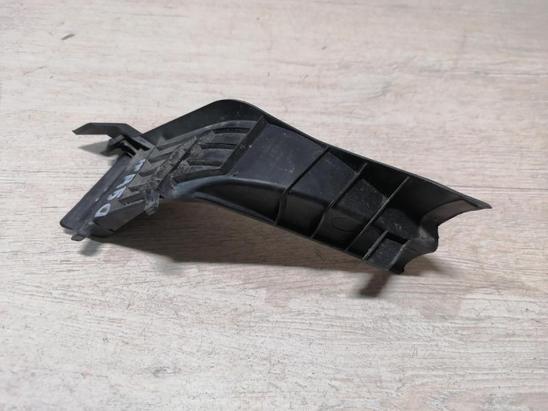 Omoda C5 уголок жабо левый