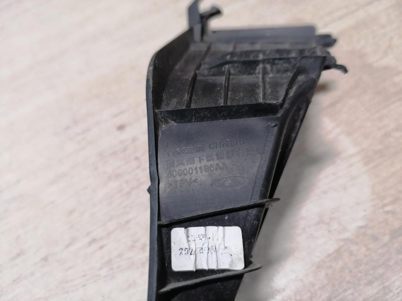 Omoda C5 уголок жабо правый