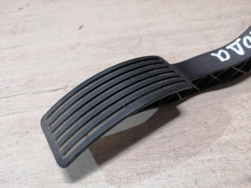 Omoda C5 педаль газа