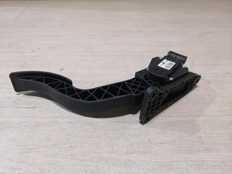 Omoda C5 педаль газа