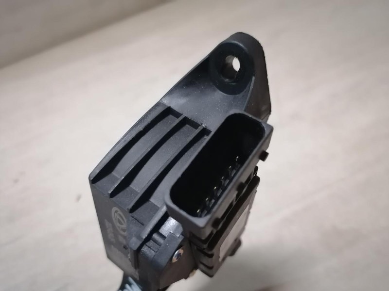 Omoda C5 педаль газа