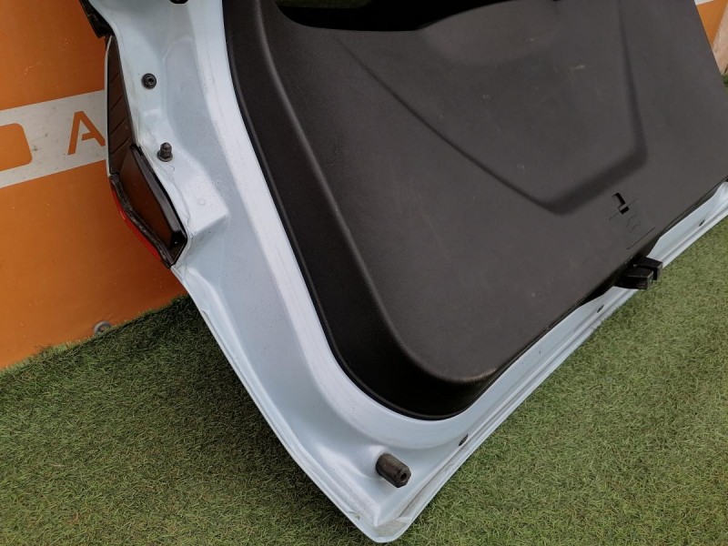 Omoda C5 крышка багажника в сборе