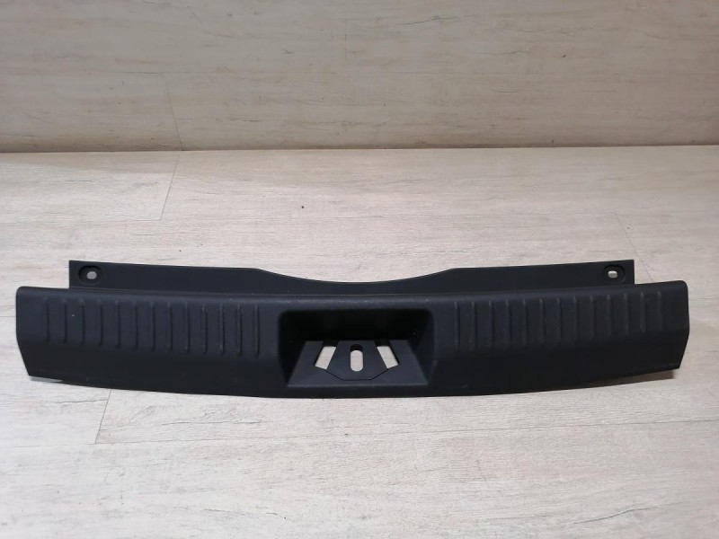 Omoda C5 обшивка задней панели накладка