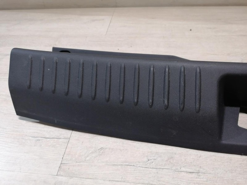 Omoda C5 обшивка задней панели накладка