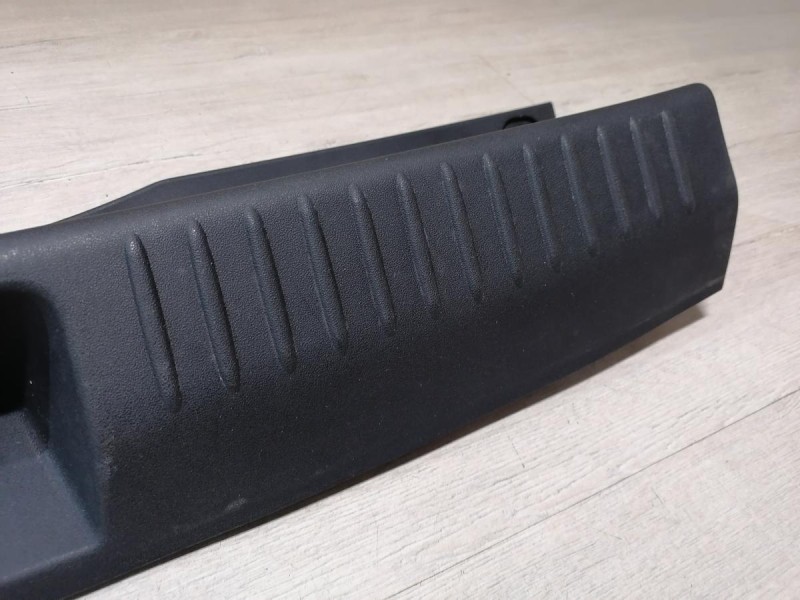 Omoda C5 обшивка задней панели накладка