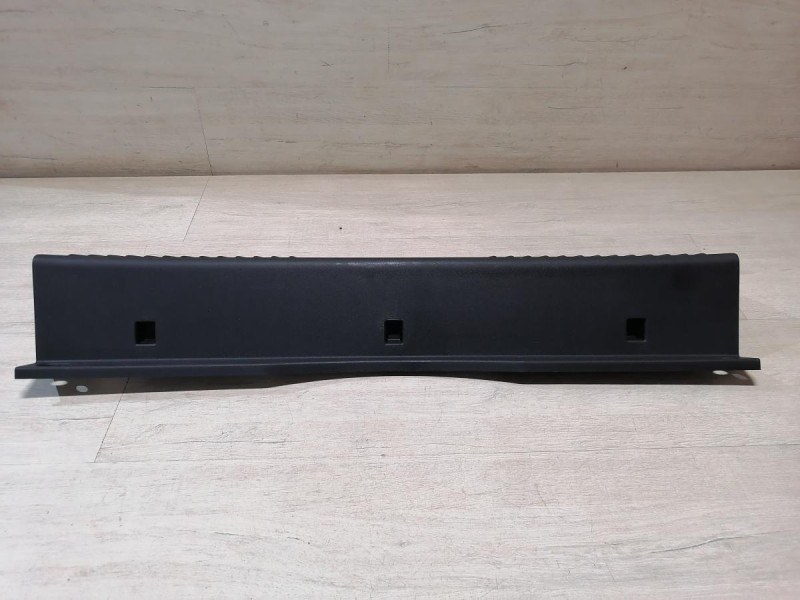 Omoda C5 обшивка задней панели накладка