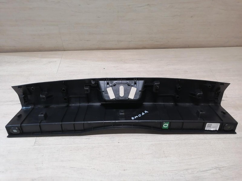 Omoda C5 обшивка задней панели накладка