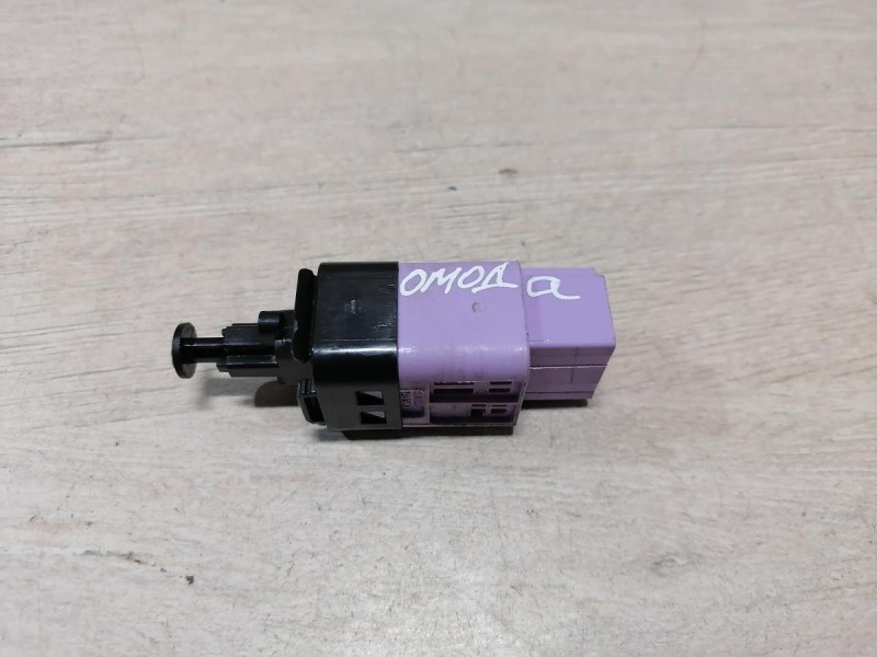 Omoda C5 концевик педали тормоза