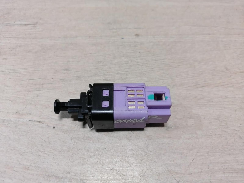 Omoda C5 концевик педали тормоза