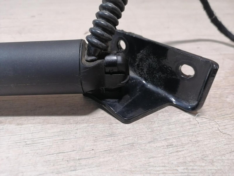 Omoda C5 амортизатор крышки багажника левый электро