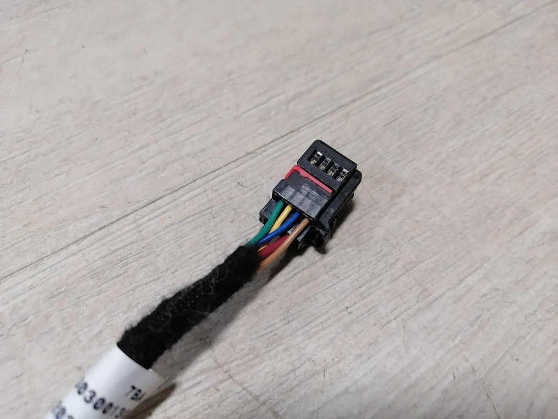 Omoda C5 амортизатор крышки багажника левый электро