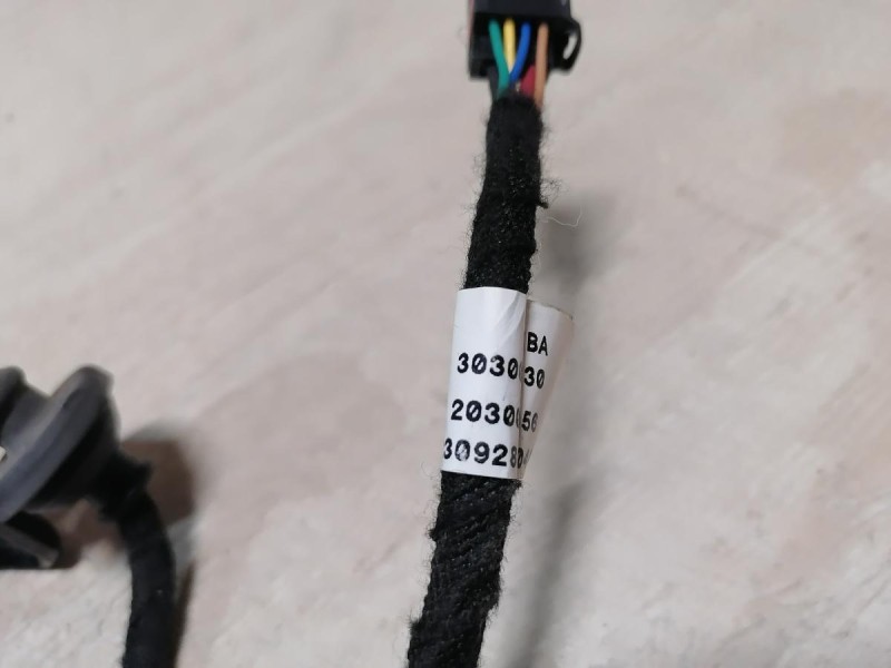 Omoda C5 амортизатор крышки багажника левый электро