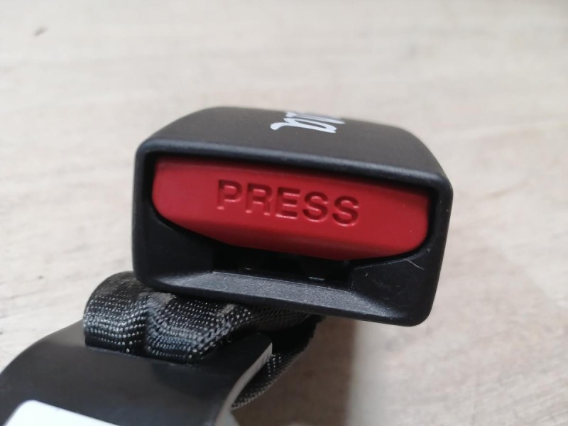 Omoda C5 замок ремня безопасности задний