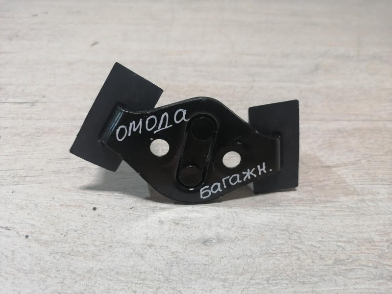 Omoda C5 петля замка багажника