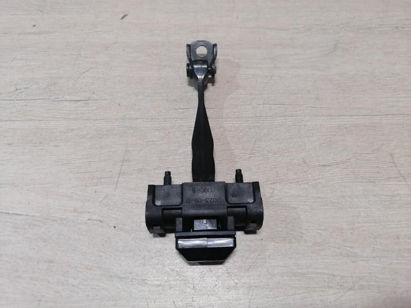 Omoda C5 ограничитель двери передний