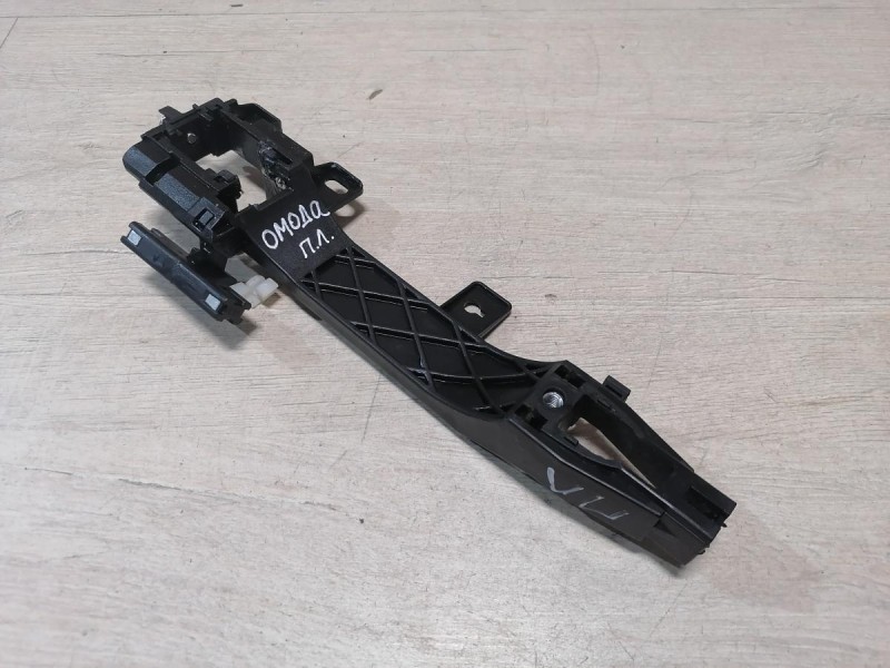 Omoda C5 кронштейн ручки двери передний левый