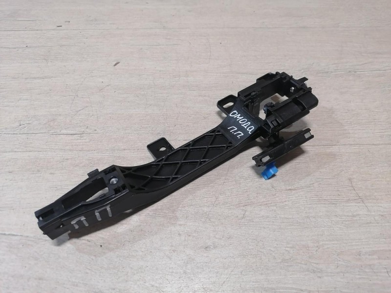 Omoda C5 кронштейн ручки двери передний правый