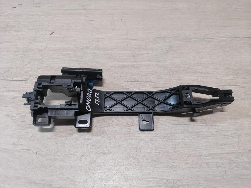 Omoda C5 кронштейн ручки двери передний правый