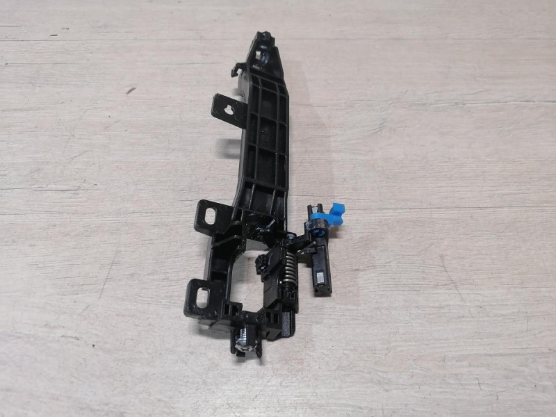 Omoda C5 кронштейн ручки двери передний правый