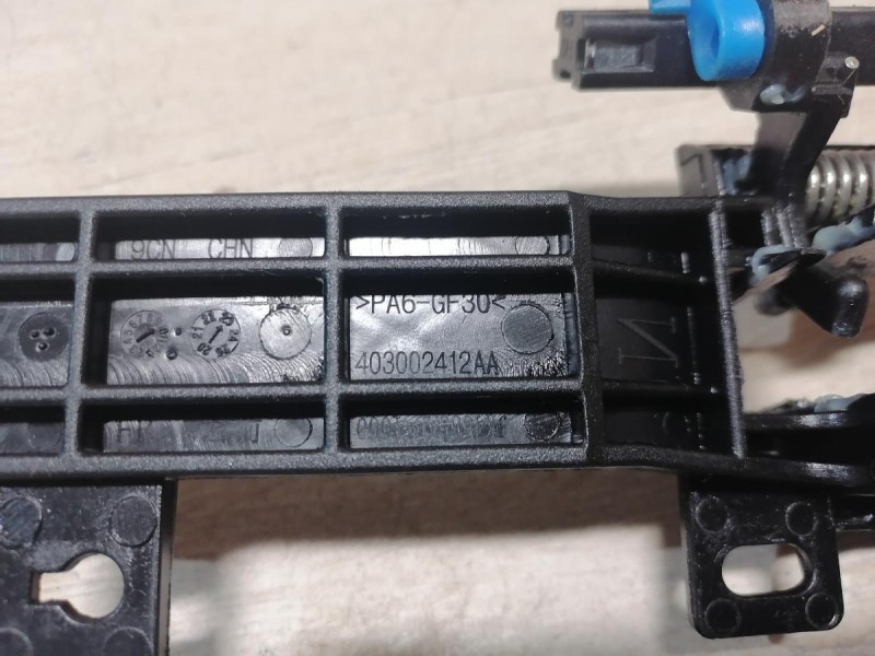 Omoda C5 кронштейн ручки двери передний правый