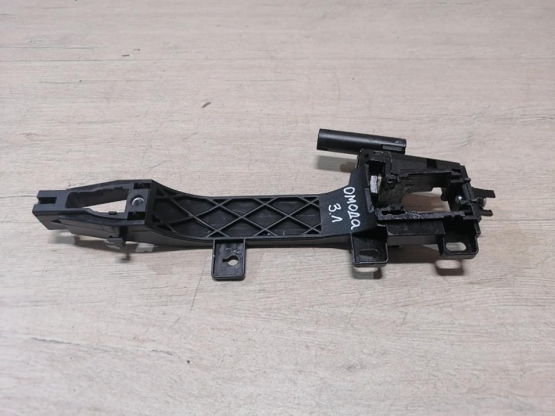 Omoda C5 кронштейн ручки двери задний левый