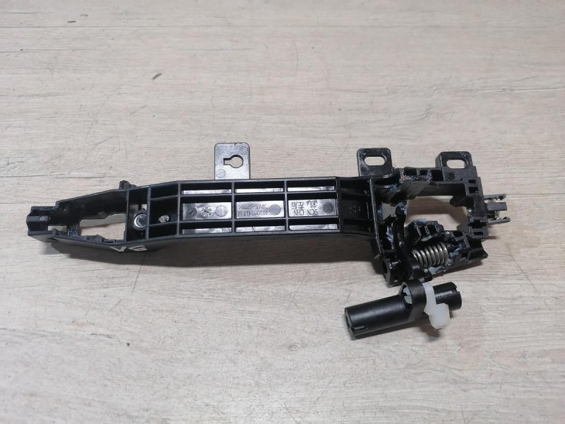 Omoda C5 кронштейн ручки двери задний левый