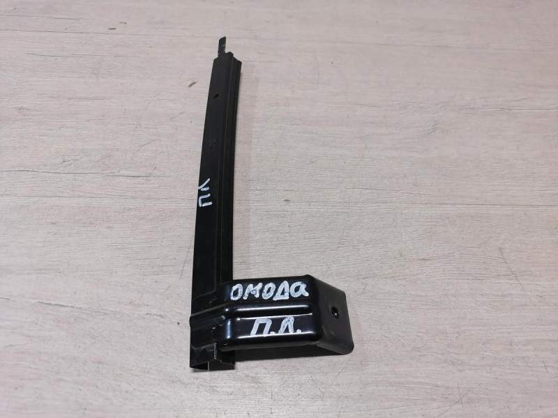 Omoda C5 направляющая стекла передняя левая короткая