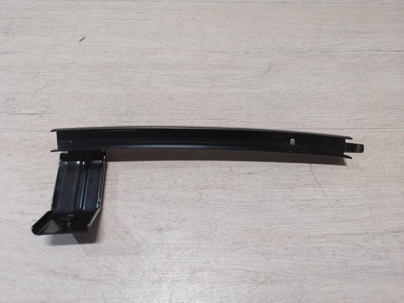 Omoda C5 направляющая стекла передняя правая короткая