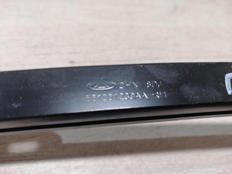 Omoda C5 направляющая стекла передняя правая короткая