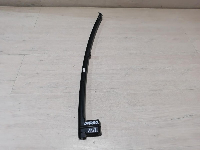 Omoda C5 направляющая стекла передняя правая длинная