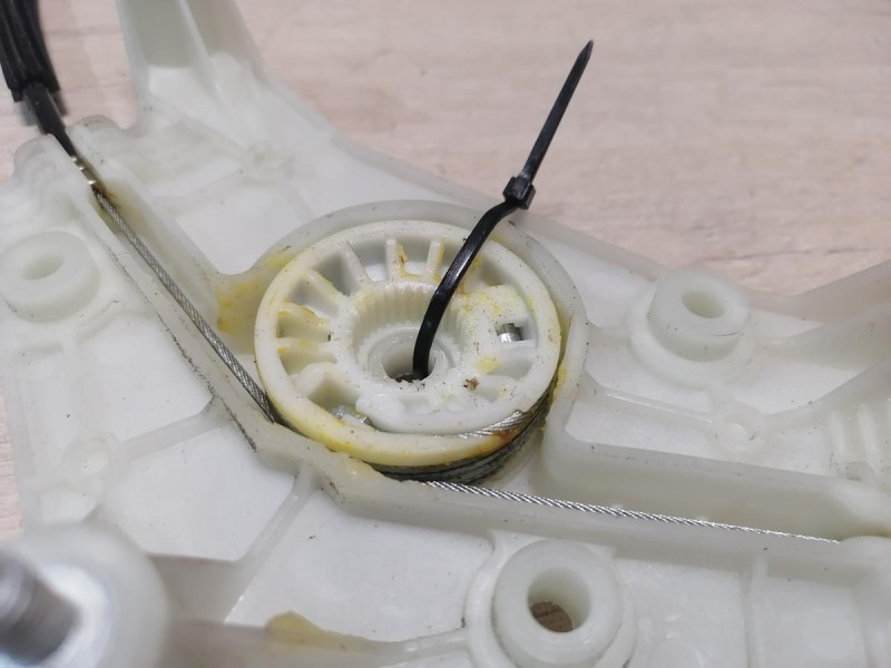 Omoda C5 стеклоподъемник передний правый