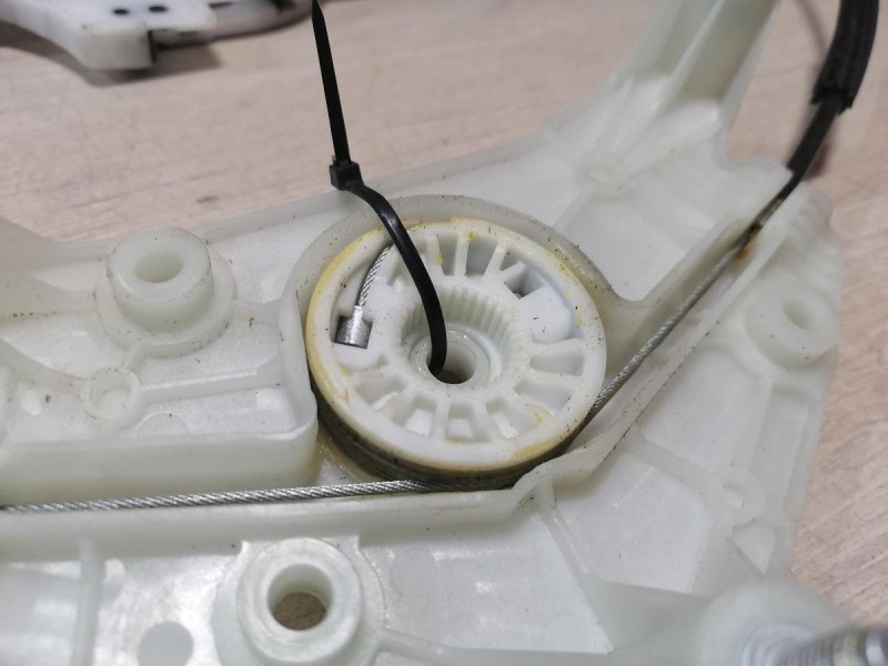 Omoda C5 стеклоподъемник задний левый