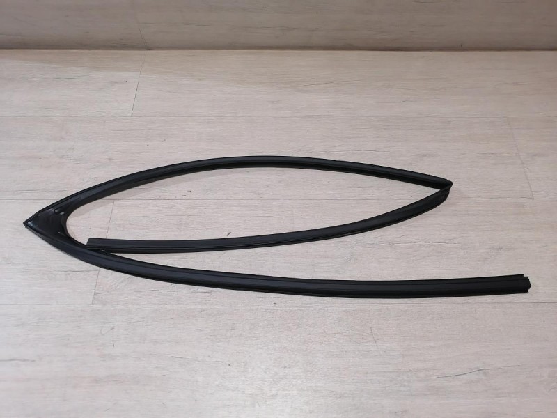 Omoda C5 бархотка верхняя передняя левая