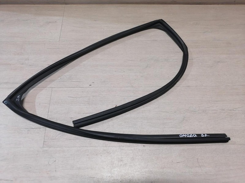 Omoda C5 бархотка верхняя задняя левая