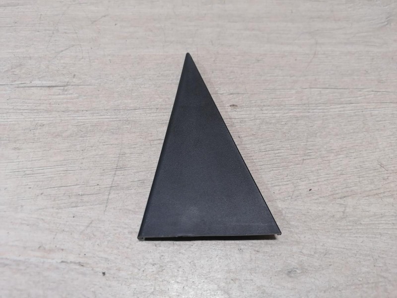 Omoda C5 накладка задней двери внутренняя правая уголок