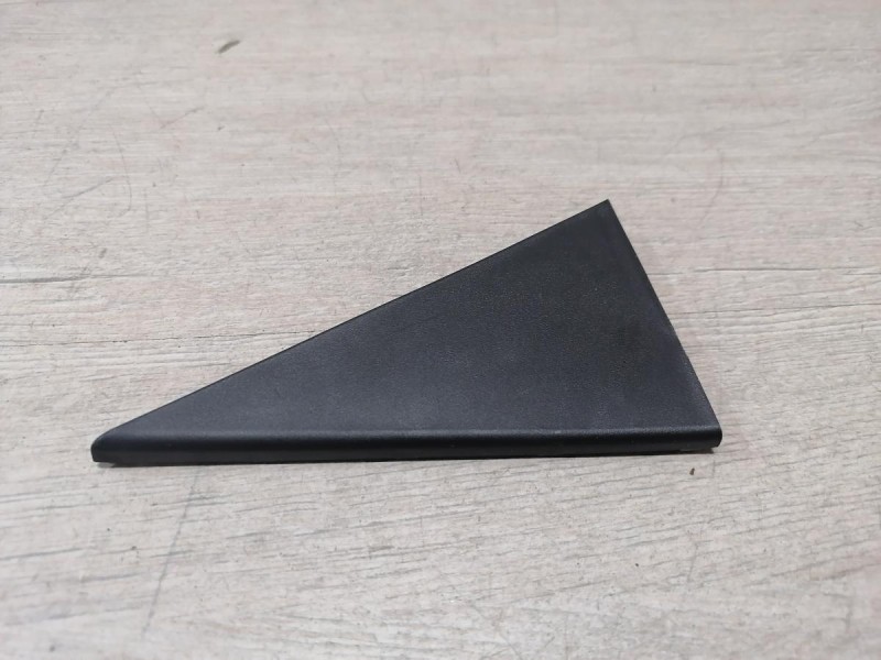 Omoda C5 накладка задней двери внутренняя правая уголок