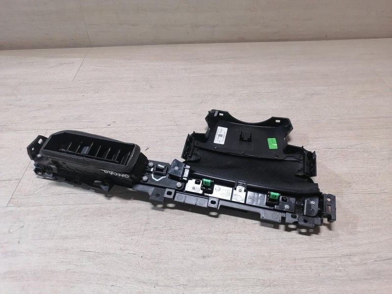 Omoda C5 дефлектор торпедо левый деф