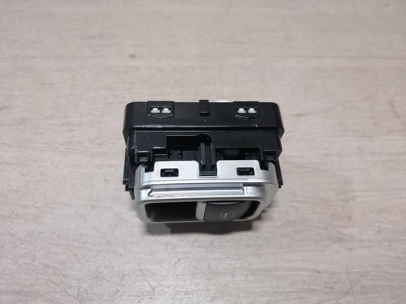 Omoda C5 кнопка стеклоподъемника