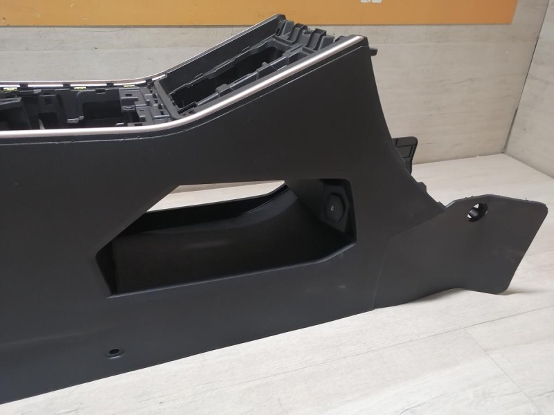 Omoda C5 подлокотник