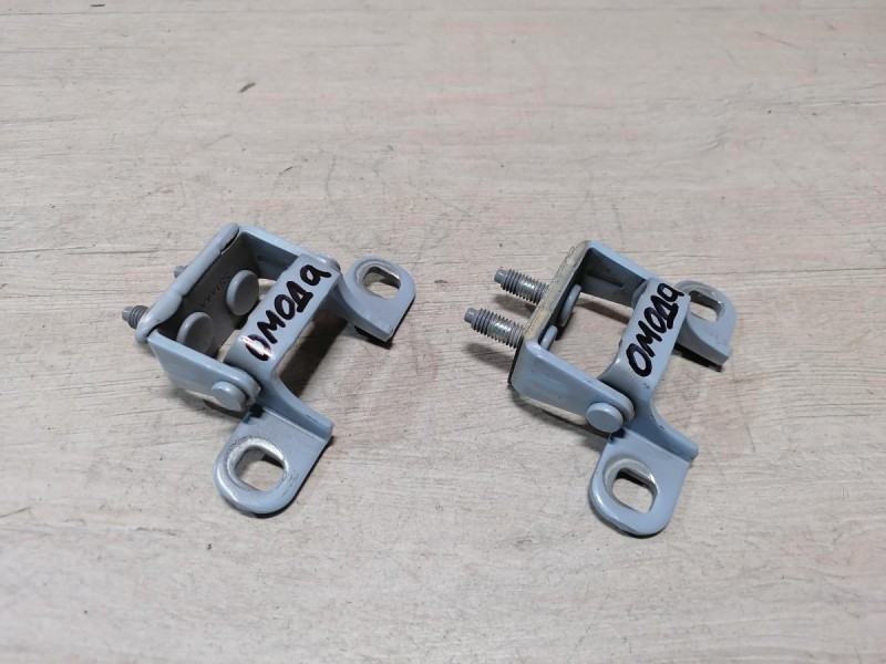 Omoda C5 петля багажника